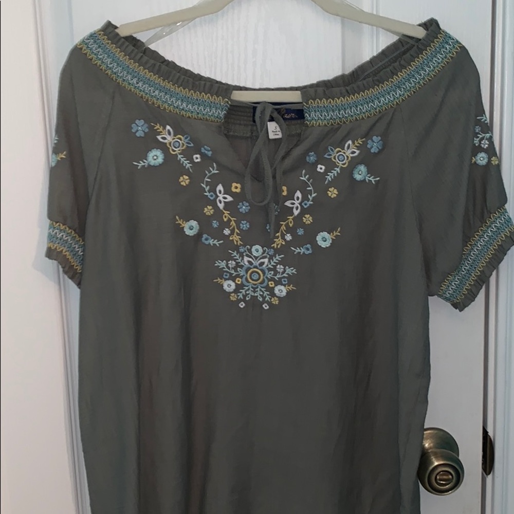 Women’s over the shoulder army green floral blouse